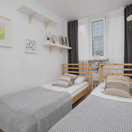 Apartment Spacious Two Bedroom With Bathtub By Renters Warsaw
