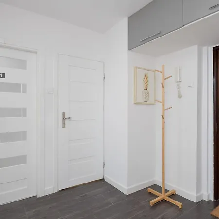 Spacious Two Bedroom With Bathtub By Renters Warsaw