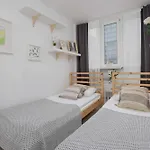 아파트 Spacious Two Bedroom With Bathtub By Renters 바르샤바