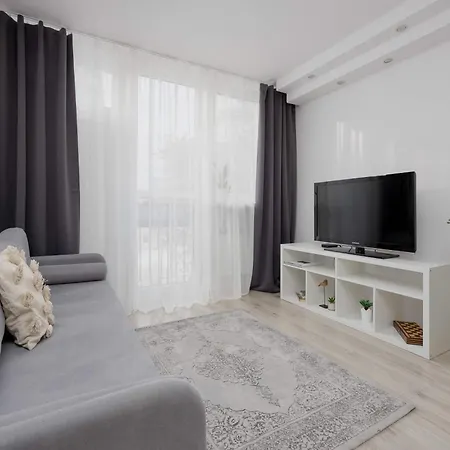 Spacious Two Bedroom With Bathtub By Renters * Warschau