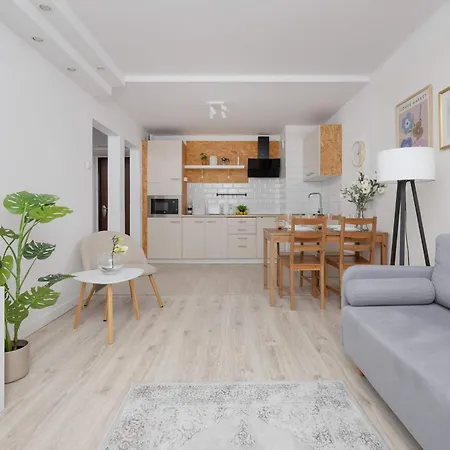 Spacious Two Bedroom With Bathtub By Renters Warschau