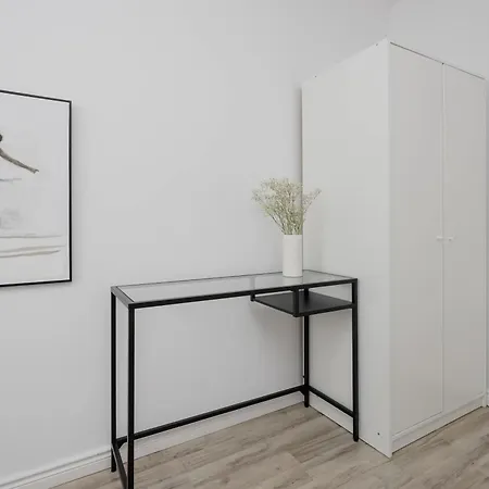 Spacious Two Bedroom With Bathtub By Renters Appartement *