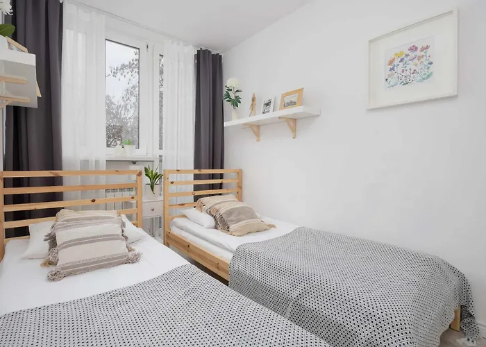 Spacious Two Bedroom With Bathtub By Renters وارسو