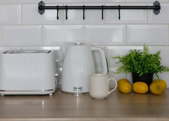 Spacious Two Bedroom With Bathtub By Renters