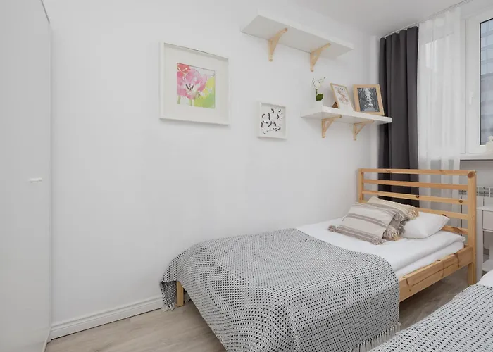 شقة Spacious Two Bedroom With Bathtub By Renters