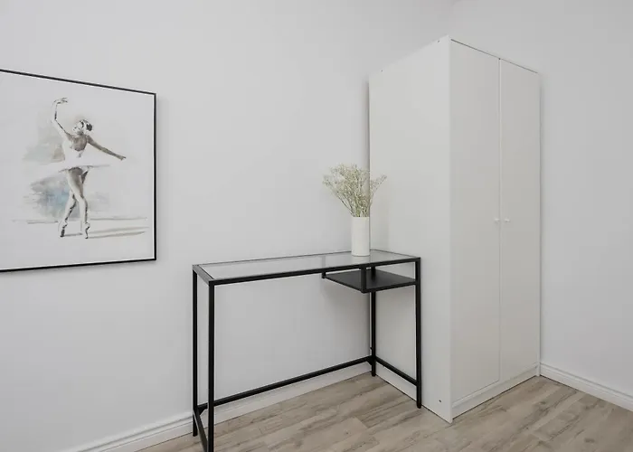 Spacious Two Bedroom With Bathtub By Renters شقة *