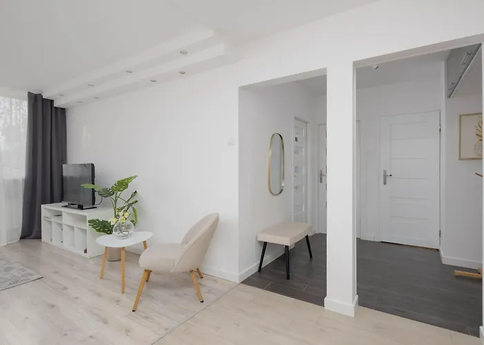 Spacious Two Bedroom With Bathtub By Renters Apartman