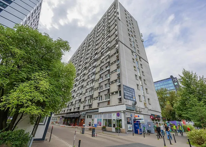 Spacious Two Bedroom With Bathtub By Renters * Varsó